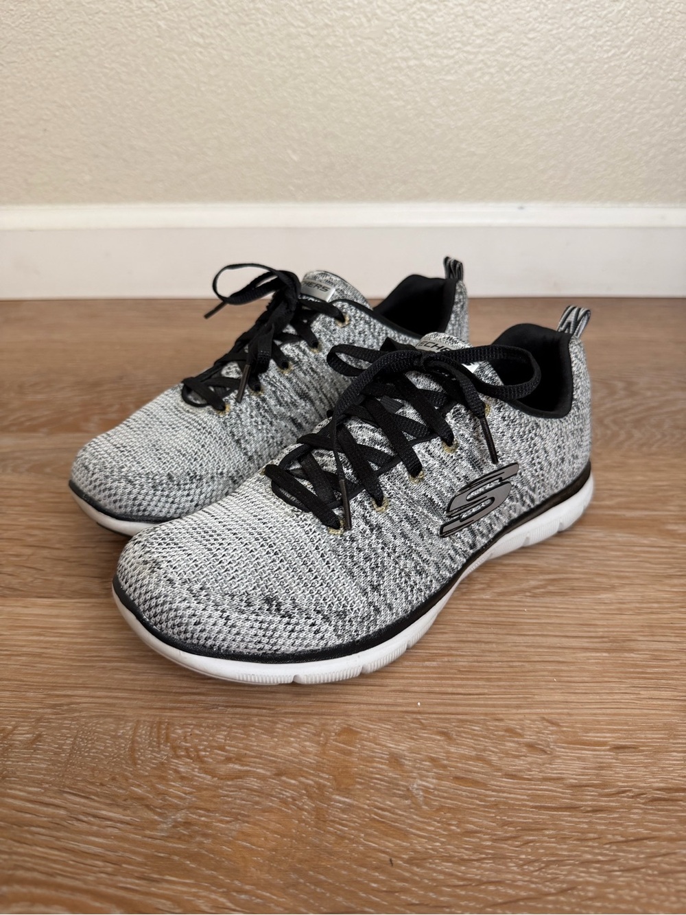 Skechers Women's Flex Appeal 2.0 Dual-Lite White Black Athletic Shoes, Size 7